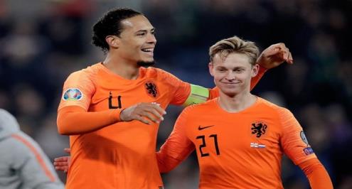 إصابة أم إجراء احترازي؟.. استبعاد فان دايك ودي يونج من منتخب هولندا